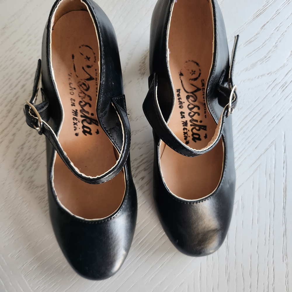 Folklore Black Shoes Heels with Sleek Design